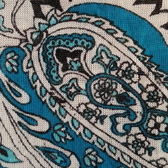 Cute paisley top - Picture 4 of 6